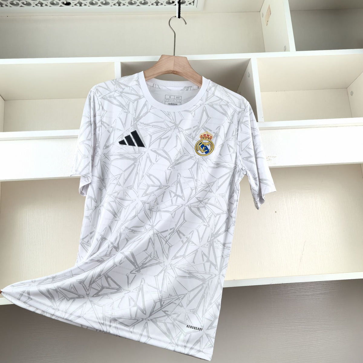 JERSEY PRE-MATCH REAL MADRID 2024/2025